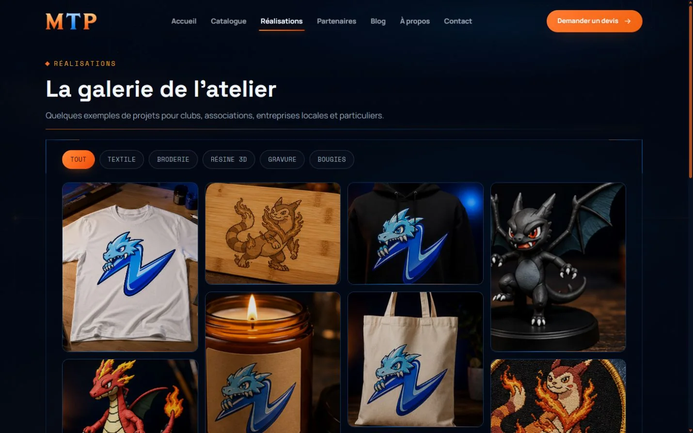 Galerie de l’atelier avec textiles, gravures, figurines et objets personnalisés
